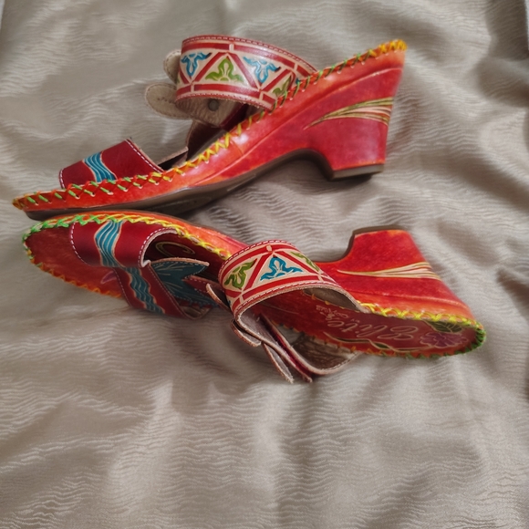 Red Floral Women's Sandals - Picture 3 of 4